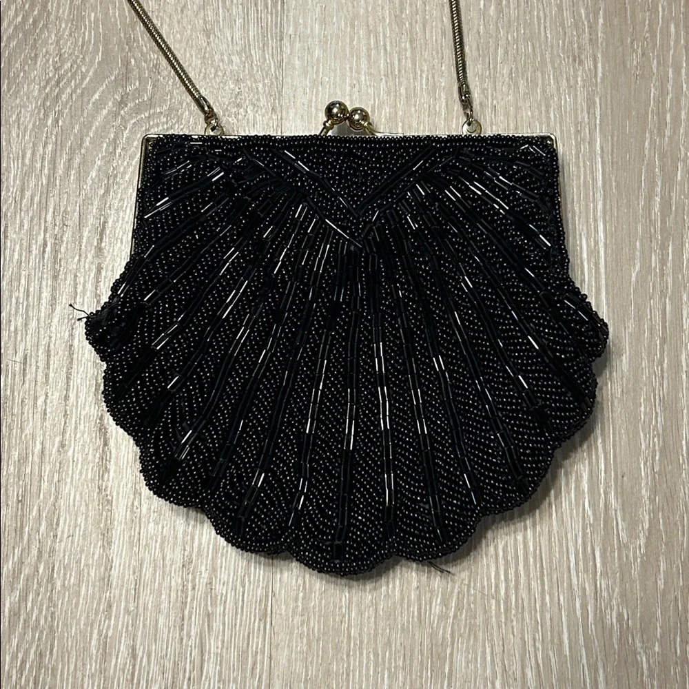Vintage Black Clam Shell Beaded Snap Gold Toned Chain Purse Handbag